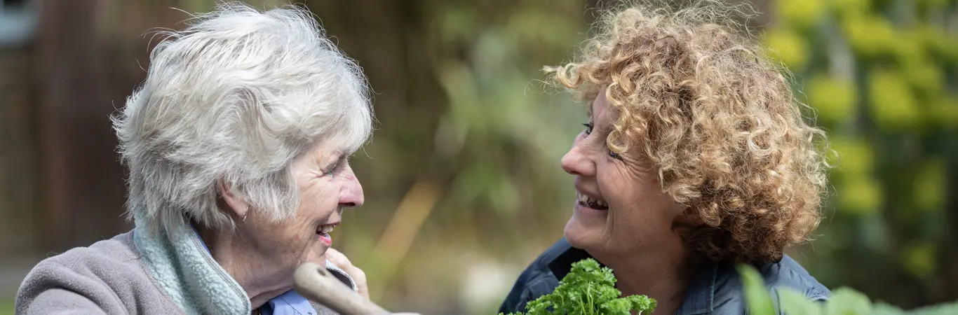 keeping the elderly active_patient laughing with a carer
