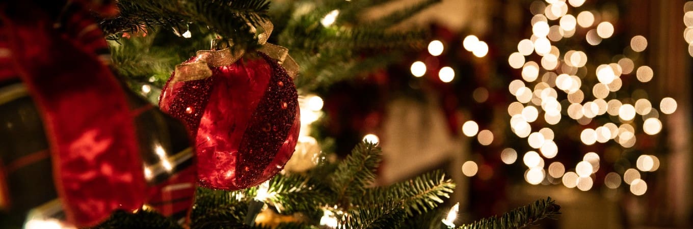 christmas-tree-bauble-banner