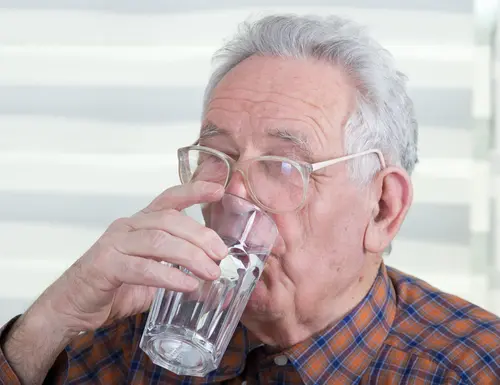 Elderly ‘need to drink more fluid’