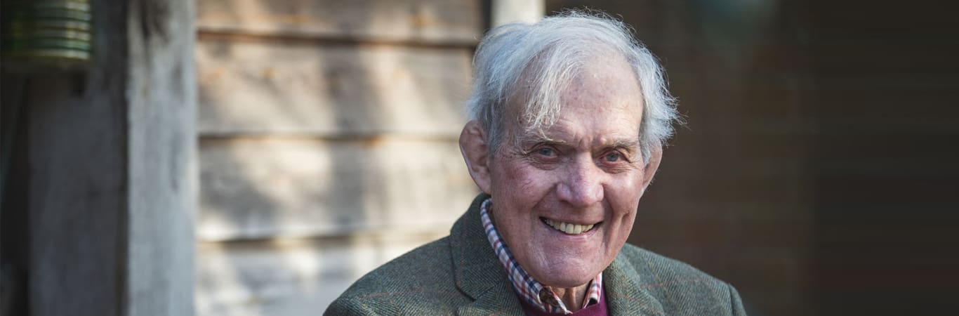 how-much-does-an-hourly-carer-earn-banner